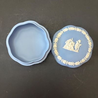 LOT 55: Wedgewood Collection: Jasperware along w/Etruria & Barlaston Queen's Ware Trumpet Vases