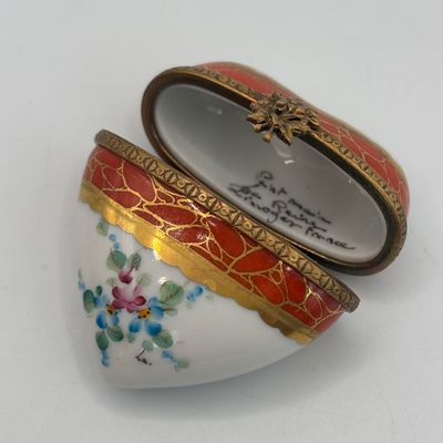 LOT 86: Vintage Limoges Trinket Boxes: Floral Heart & Vanity