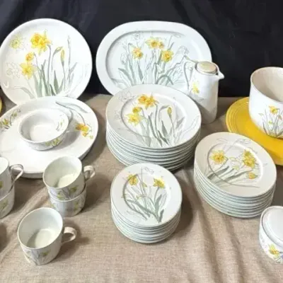 Vintage Block Spal Portugal “Daffodil” Dinnerware & Serving Pieces with Yellow Fiestaware