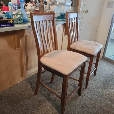 2 Barstools