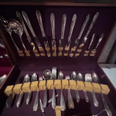 Vintage Oneida Community silver-plated flatware set in the 'Morning Star' pattern, presented in a purple felt-lined wooden...