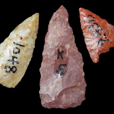 Lot of 3 Triangular Fresno Points, Weymouth Ranch, Potter Co., Texas, Quarry Site Above and Between Lakes on North Side