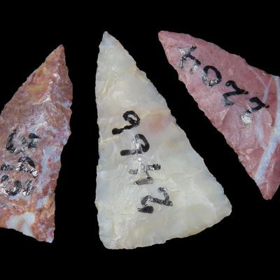 Lot of 3 Triangular Fresno Points, Weymouth Ranch, Potter Co., Texas, Quarry Site Above and Between Lakes on North Side