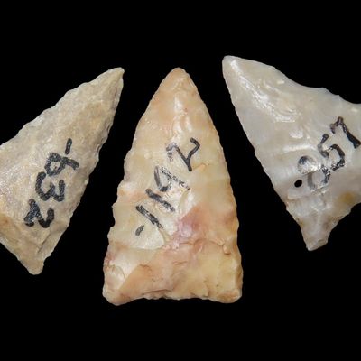 Lot of 3 Triangular Fresno Points, Whiteaker Ranch, Hartley Co., Texas, Punde de Agua Creek Lower Crossing Site