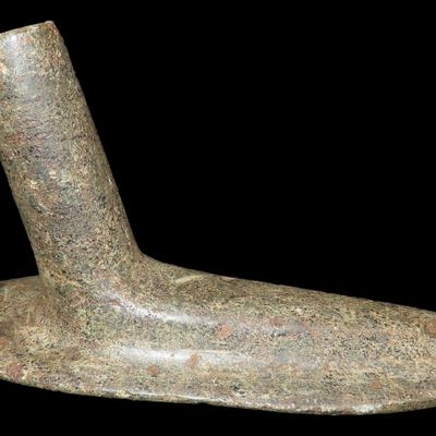 8 9/16" x 4 5/8" Obtuse Monitor Pipe, Motley & Leithoff COA, Steatite, Washtenaw Co., Michigan, Found by Louis Schamacher...