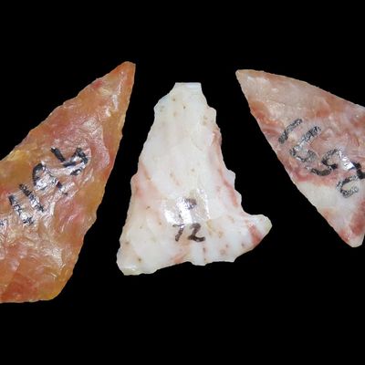 Lot of 3 Triangular Fresno Points, Whiteaker Ranch, Hartley Co., Texas, Punde de Agua Creek Lower Crossing Site