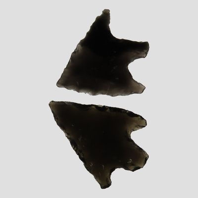 Lot of 2 Sauvie Island Shoulder-Notched Bird Points, Obsidian, Modoc Co., California, Ex. Vernon Leudke Collection