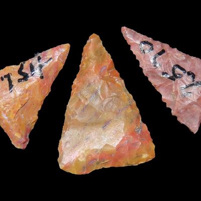 Lot of 3 Triangular Fresno Points, Weymouth Ranch, Potter Co., Texas, Quarry Site Above and Between Lakes on North Side