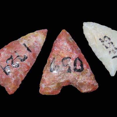 Lot of 3 Triangular Fresno Points, Whiteaker Ranch, Hartley Co., Texas, Punde de Agua Creek Lower Crossing Site