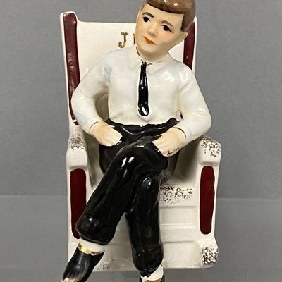 Arrow 1962 JFK Porcelain Rocking Chair Salt & Pepper Shaker Set