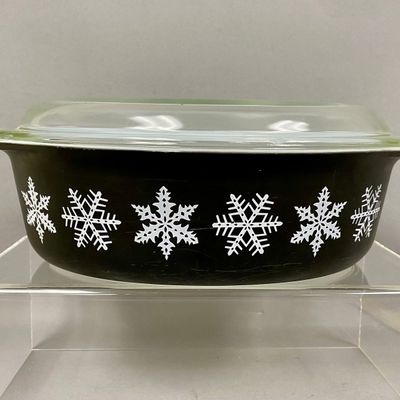 Pyrex Charcoal Snowflake Oval Casserole
