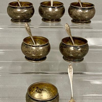 Newark Sterling Co Individual Salt Cellars & Spoons 86.6 Grams