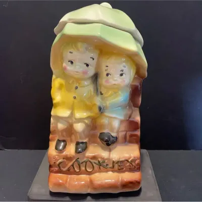 “Sweethearts Umbrella Kids”Cookie Jar