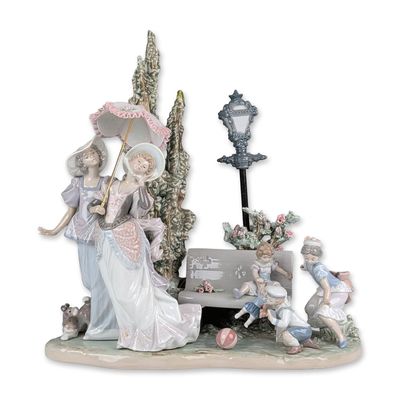 Lladro Porcelain Figural Group, A Stroll In The Park 1001519