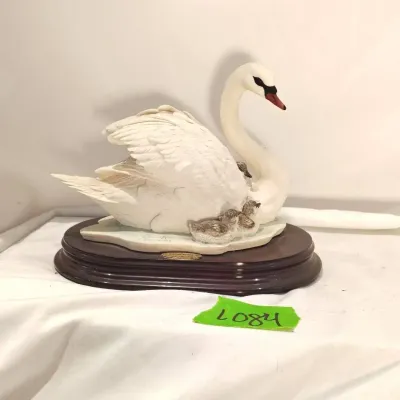 Swan With Chicks Figurine By Giuseppe Armani 
