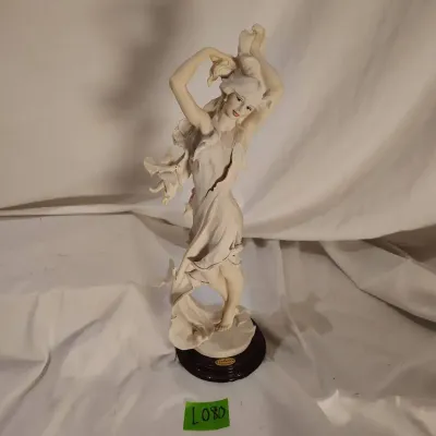 Vintage Girl With Doves Figurine By Giuseppe Armani 