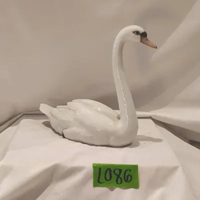 Vintage Graceful Swan Lladró Figurine