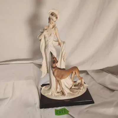 Beauties Porcelain Figurine
by Giuseppe Armani 