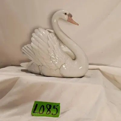 Vintage Swan With Wings Spread Retired Lladró 