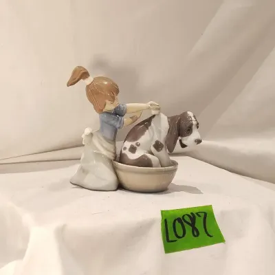Vintage Bashful Bather Lladró Figurine