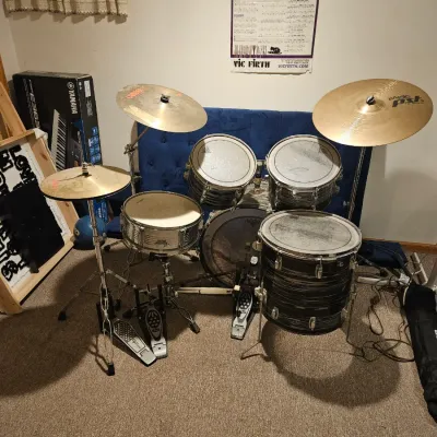 It's complete ludwig drum set, including double bass pedal