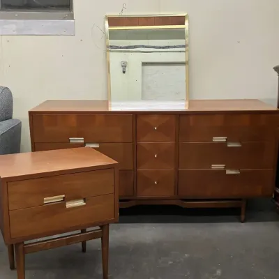 American of Martinsville MCM Dresser with Mirror and 1 Nightstand 