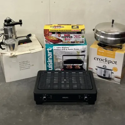 Assortment of Kitchen Appliances 