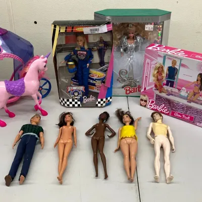 Barbies, Barbie Glam Pool Playset, and 2008 Mattel Barbie The Diamond Castle Horse and Carriage 