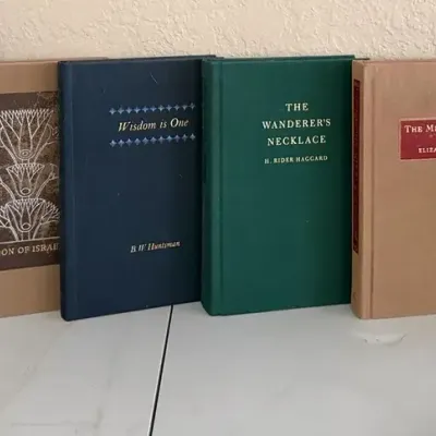 HB Books Published By AEON The 3 Gentlemen, The Middle Window 