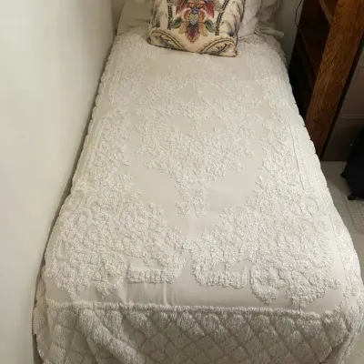 Twin Size Serta Mattress, Bedframe, Box Spring, & Linens
