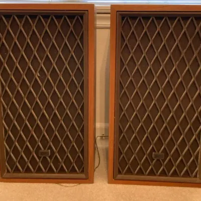 Realistic Nova-7B Oiled Walnut Veneer Speaker System 