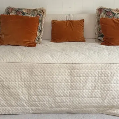 Serta Twin Mattress, Boxspring & Bed Frame With Homemade Cover & Pillow Covers, Xtra Throw Blankets 
