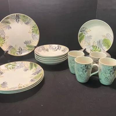 Leaf Motif Dinnerware Set (16)