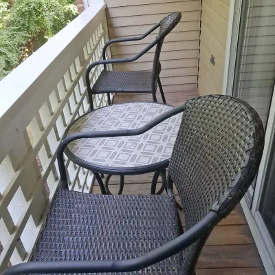 Small Round Patio Table And Chairs (3)