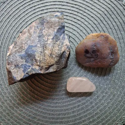 Rough Onyx And 2 Other Stones