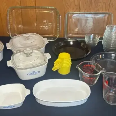Vintage Pyrex / Corning Ware Bakeware, Measuring Cups & Kitchen Glassware Collection