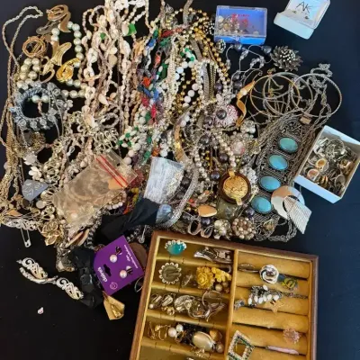 Costume Jewelry Collection – Necklaces, Bracelets, Brooches, Rings & Earrings
