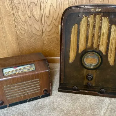 Vintage Philco 37-640 & Antique-Style Tabletop Radio – Not Working