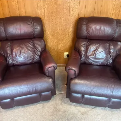 Pair of La-Z-Boy Leather Recliner Chairs - 31" Wide X 39" T X 30" D