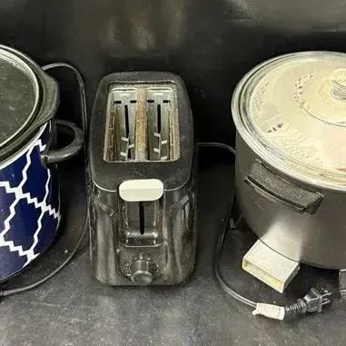Kitchen Appliance Assortment