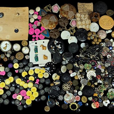 Sale Photo Thumbnail #127: A Large Collection of Vintage and Antique Novelty, Military, and Multi-Material Buttons