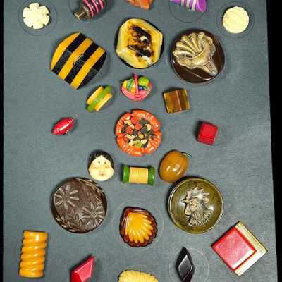 Sale Photo Thumbnail #113: A Collection of Vintage Early Plastic Buttons Including Figural and Carved Bakelite and Celluloid Examples