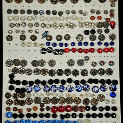 Sale Photo Thumbnail #242: A Collection of Approximately 175 Vintage and Antique Buttons in Glass Metal and Passamenterie