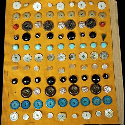 Sale Photo Thumbnail #149: A Group of Assorted Vintage and Antique Buttons and a Green Glass Pendant