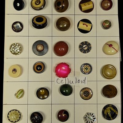Sale Photo Thumbnail #326: Collection of Vintage and Antique Celluloid and Early Plastic Buttons