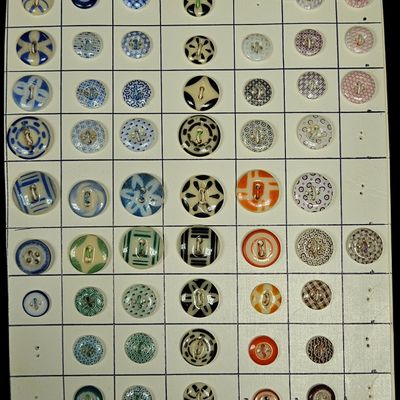 Sale Photo Thumbnail #124: A Collection of 61 Vintage Ceramic Calico and China Stencil Buttons