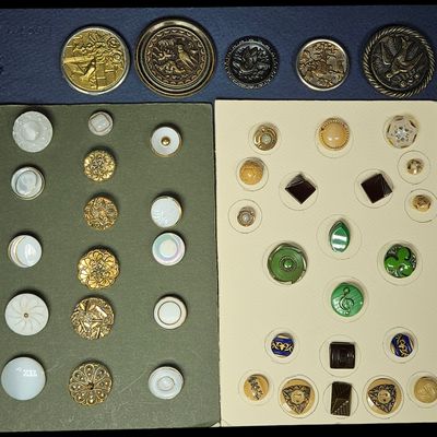 Sale Photo Thumbnail #147: A Collection of Approximately 50 Vintage and Antique Decorative Buttons