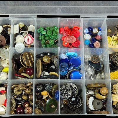 Sale Photo Thumbnail #321: Collection of Antique and Vintage Buttons in Plastic Storage Case