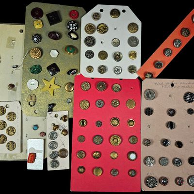 Sale Photo Thumbnail #294: Collection of Antique and Vintage Picture, Glass, and Novelty Buttons on Merchant Cards