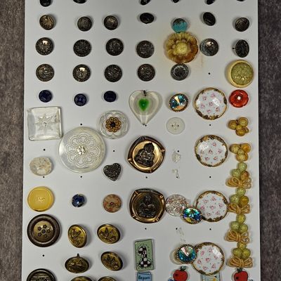 Sale Photo Thumbnail #209: A Collection of Vintage and Antique Buttons Including Porcelain, Glass, and Figural Metal